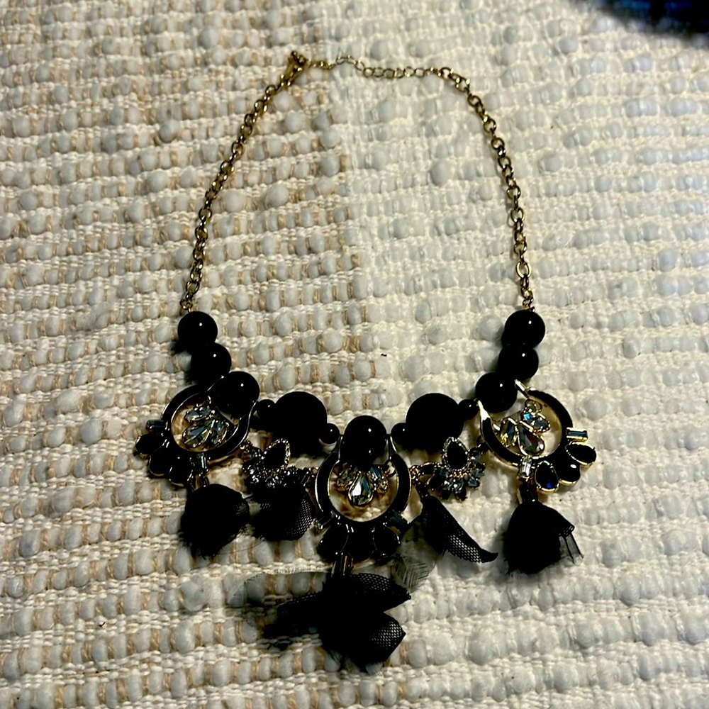 STATEMENT NECKLACE